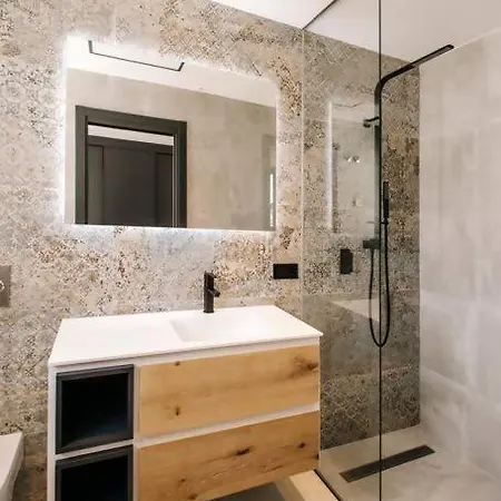 Beautiful Luxurious With Rooftop Pool Apartment *