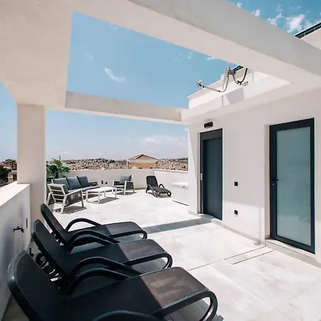Beautiful Luxurious With Rooftop Pool *